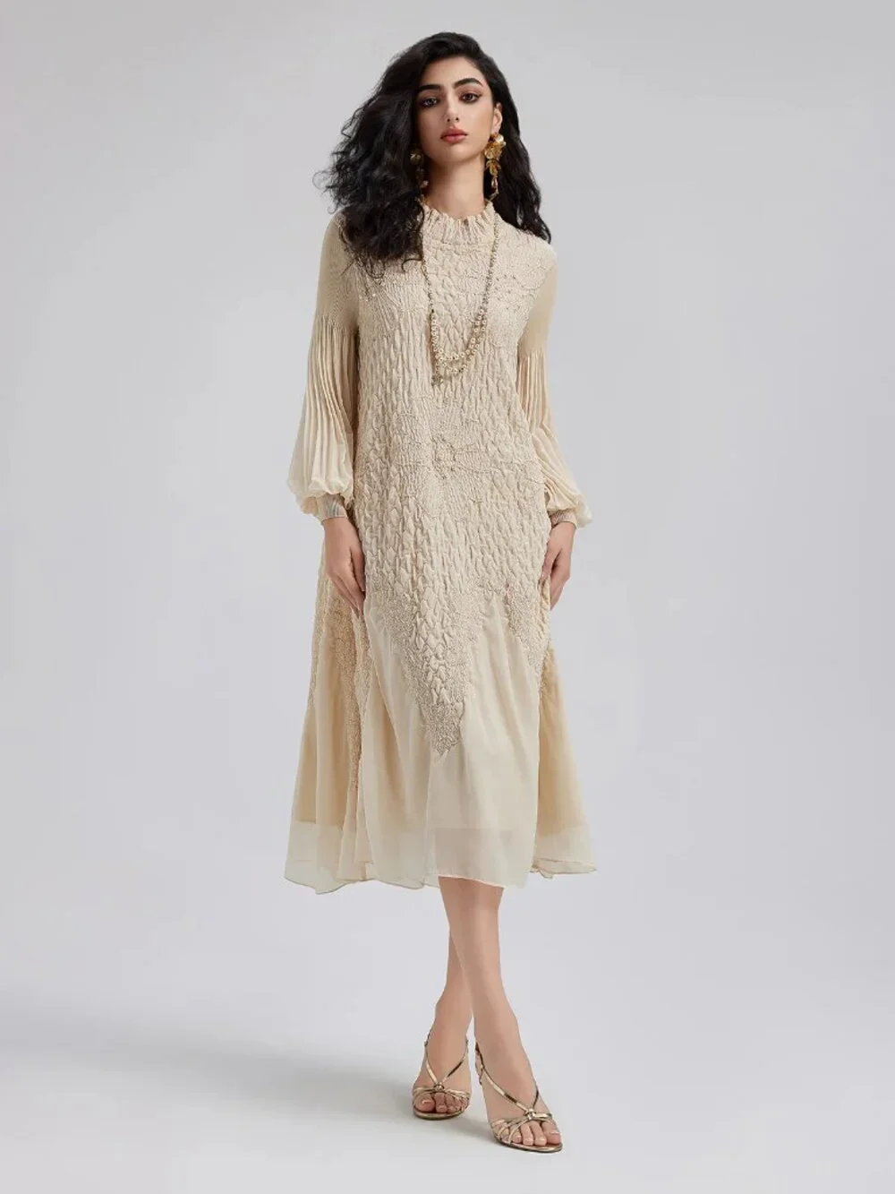 Rich Radi Q'S Round Neck Pleated Loose Embroidered Dress - Picture 3 of 15